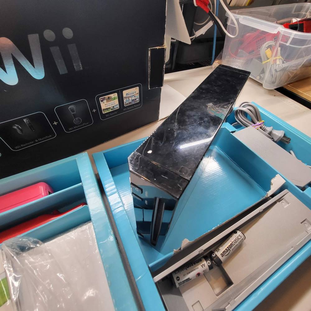 Black Original Used Console Nintendo Wii System (CIB) + 2 X New 3rd Party controller