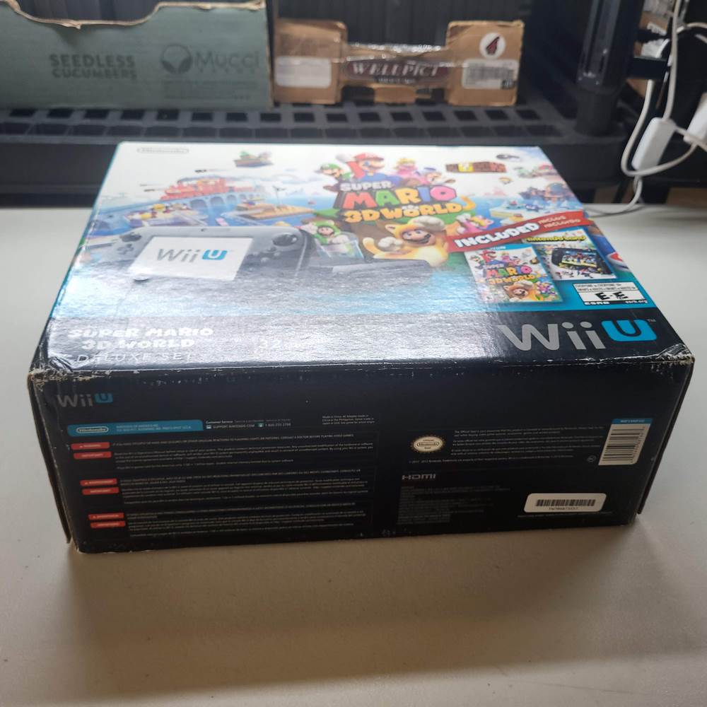 Wii U 32GB Console [Super Mario 3D World Deluxe Set] Wii U (In Box)