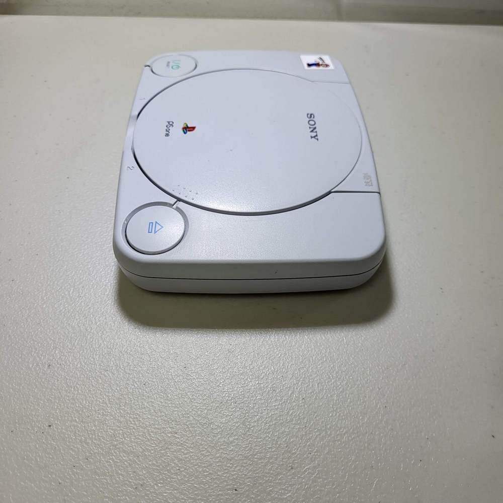 White Console PlayStation System PS1 Slim (Dualshock) -- Jeux Video Hobby 